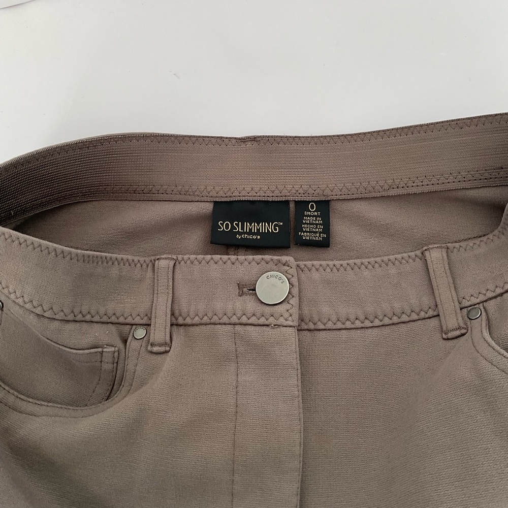 Women’s Chico’s Stylish Tan Pants - Picture 7 of 7